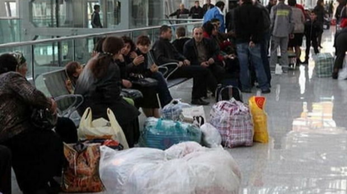 Rusiyada miqrantların vəziyyəti daha da çətinləşir:  Sürücülük etməyə, pul köçürməyə qadağalar gəlir 