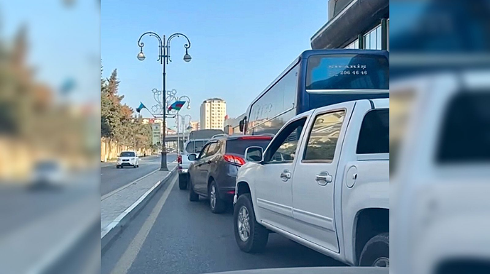 Xırdalanda avtobuslar zolağı zəbt edib süni tıxac yaradır - DYP-dən AÇIQLAMA   - VİDEO