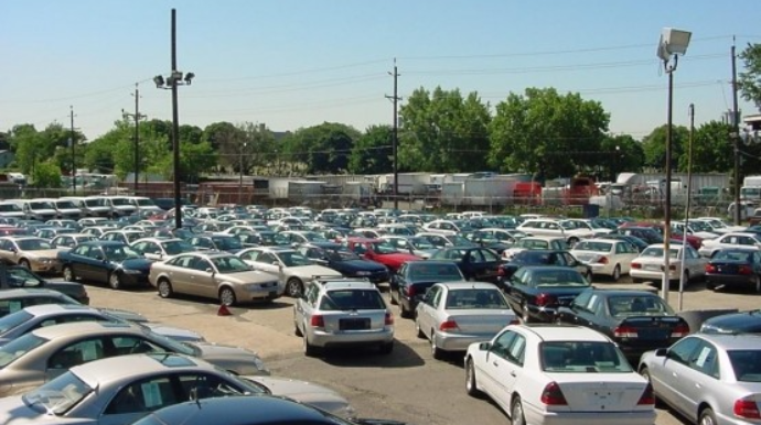 Gömrük rüsumlarının yüksəlməsindən sonra avtomobillər - BAHALAŞDI - VİDEO 