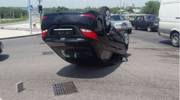 Neftçalada avtomobil aşdı, xəsarət alanlar var 