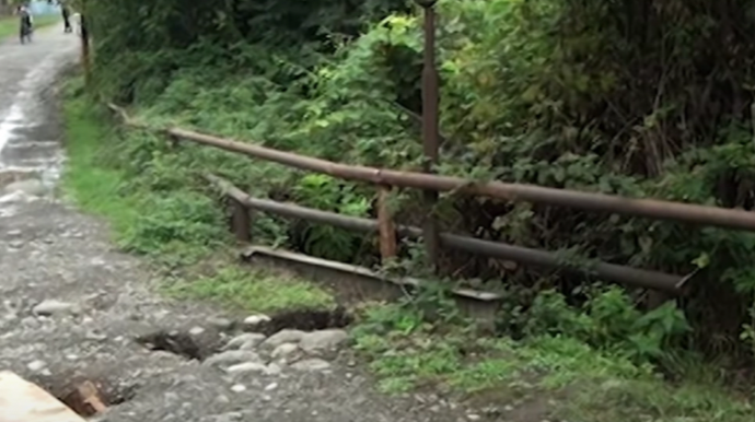 Lənkəranda qəzalı vəziyyətdə olan körpü - Sakinlər narazılıq edir - VİDEO