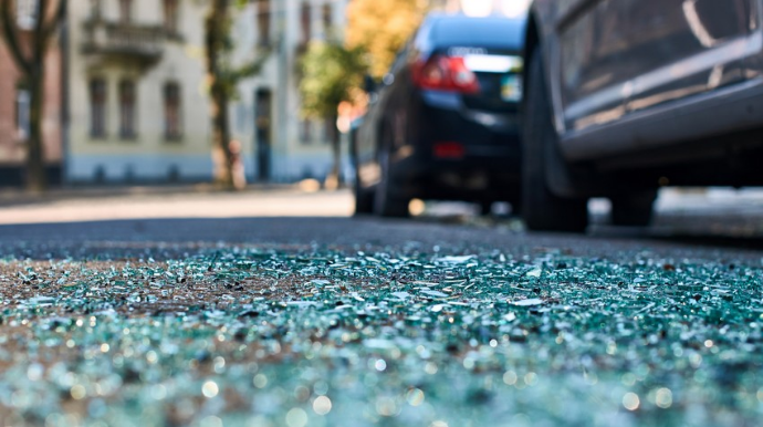 Nazirin avtomobili qəza törədib, bir nəfər ağır yaralanıb 