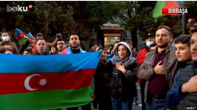 Bakının mərkəzində himn səsləndi - VİDEO