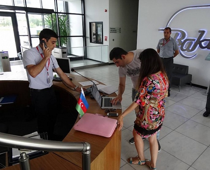 Bakıda itirilmiş 5400 manatlıq noutbukun sahibi tapıldı - FOTO