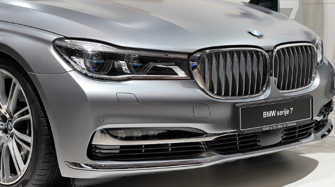BMW Rusiyada avtomobillərin qiymətini qaldırdı 