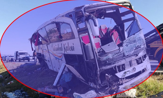 Reys avtobusu aşdı: 2 yaşlı qız öldü, 40 nəfər isə yaralandı - VİDEO
