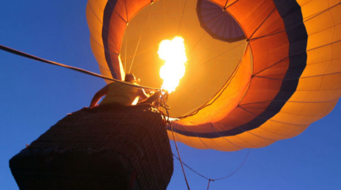 Moskva vilayətində evli cütlük hava şarında od tutub yandı - FOTO