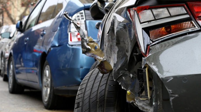 Bakıda iki avtomobil toqquşub, yeniyetmə ağır xəsarət alıb 