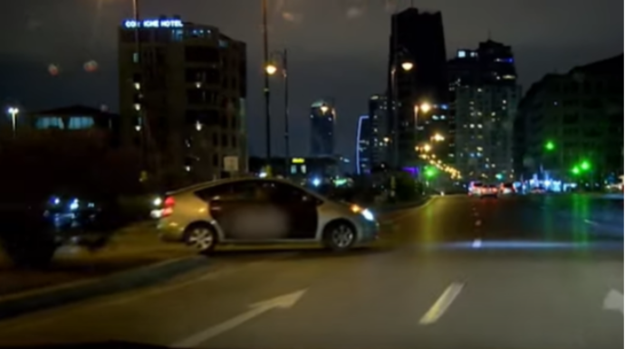 Bakıda "qəza döngəsi"  - Burada nişanlar düz qoyulmayıb   - VİDEO