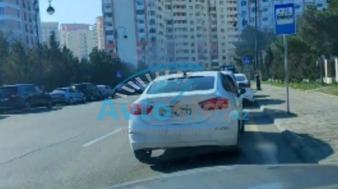 Bu yolda diqqətli olun! Döngədə dayanacaq quraşdırılıb - VİDEO