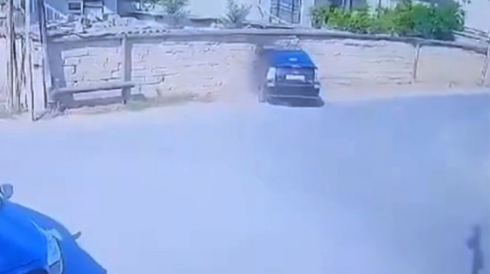 Başqasına məxsus “Prius”la qəza törətdi, öldü 