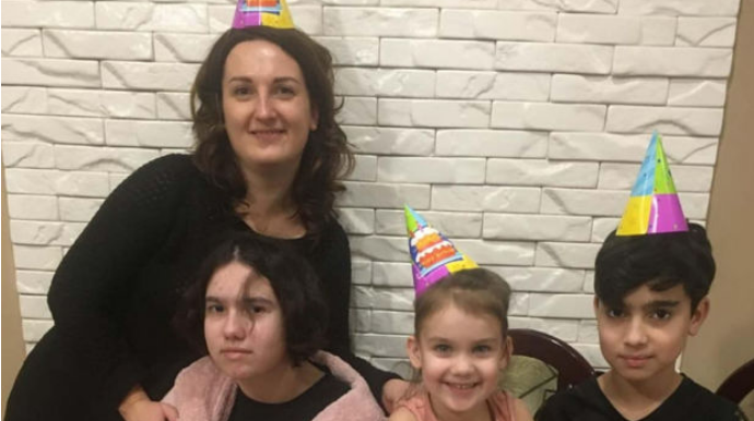 Xarkovda həlak olan azərbaycanlı ailənin nəşi hadisə baş verən ərazidə qalıb - FOTO 