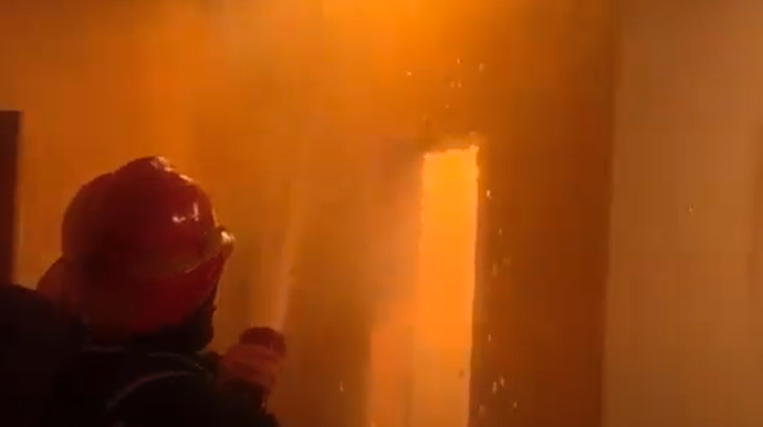 Sumqayıtda ev yandı - VİDEO