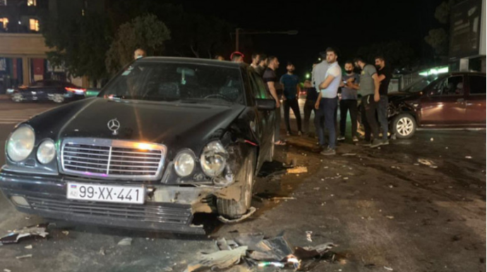 Bakıda iki avtomobil toqquşub - FOTO