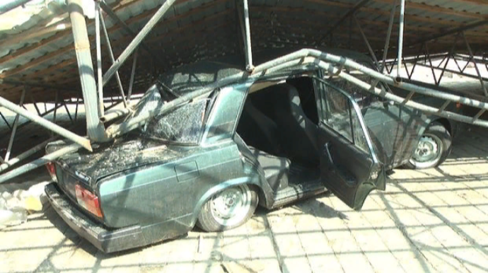 Güclü külək qərb bölgəsində bir sıra fəsadlar törədib   - VİDEO