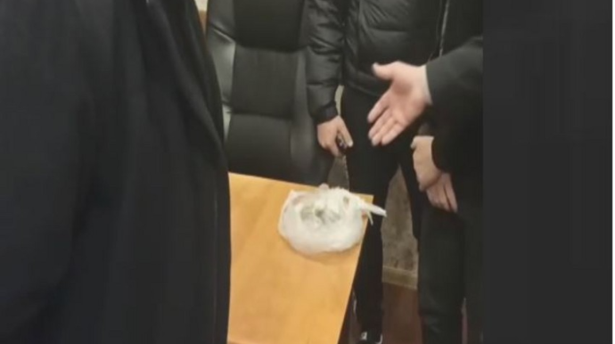 Şamaxıya istirahətə gələn şəxsdən külli miqdarda heroin və “patı” götürülüb  - FOTO