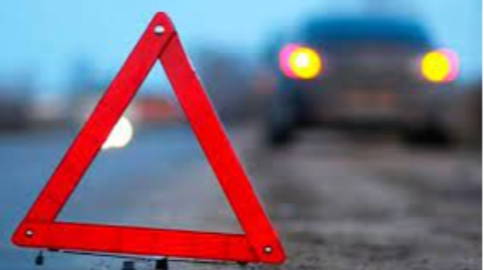 Gəncədə avtomobil motokuryeri vuraraq qolunu sındırdı