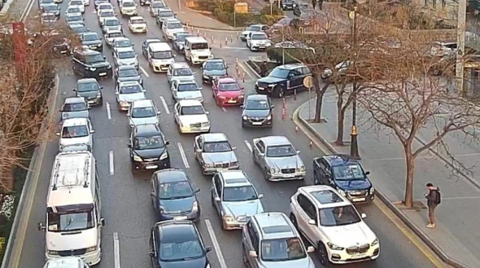 Hazırda bu yollarda SIXLIQ VAR - SİYAHI