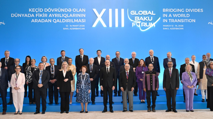 İlham Əliyev XIII Qlobal Bakı Forumunda   - FOTO