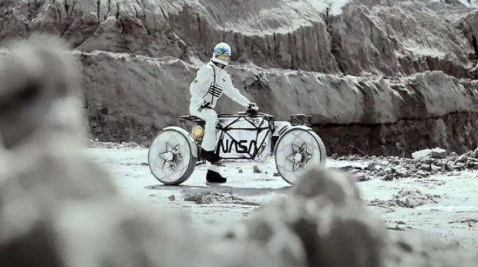 В Германии построили мотоцикл для полета на Луну - ВИДЕО 