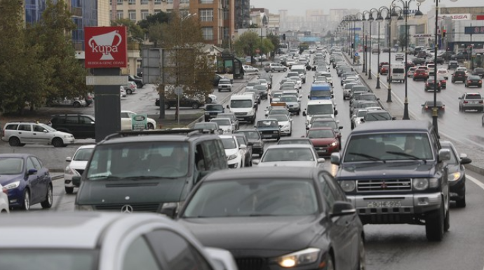 Bakının bəzi küçə və prospektlərində sıxlıq müşahidə edilir - SİYAHI 