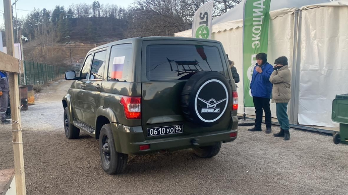 Sülhməramlıların daha bir maşını Laçın yolunu keçdi 