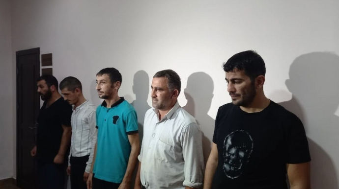 65 yaşlı qadına qarşı quldurluq edən 5 nəfərlik dəstə üzvləri saxlanılıb   - FOTO