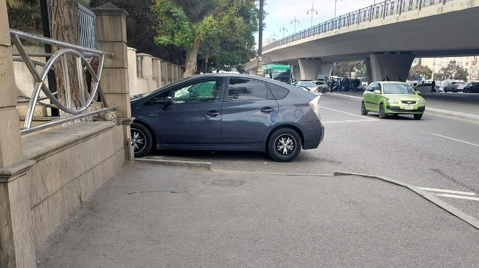 Bakıda bu ərazidə xaotik vəziyyət hökm sürür - FOTOLAR 