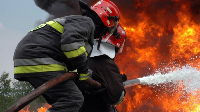 Bakıda "London taksiləri"nin təmir qarajında yanğın olub 