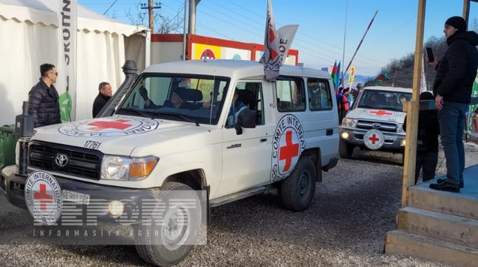 BQXK-nın 7 avtomobili Xankəndidən Laçın istiqamətinə keçib