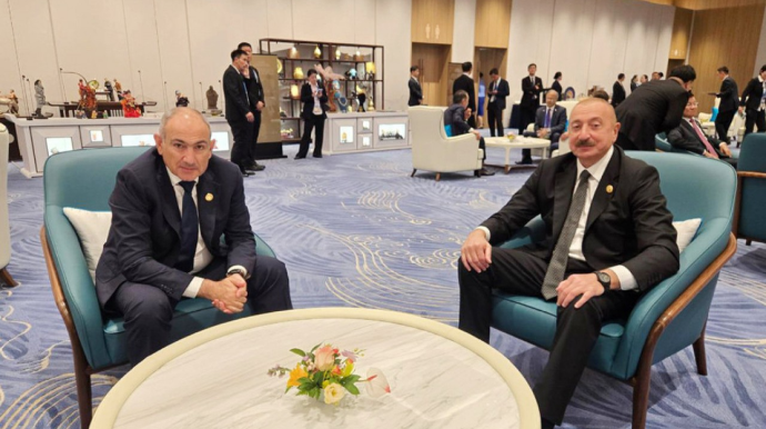 İlham Əliyev Paşinyanla görüşdü - FOTO