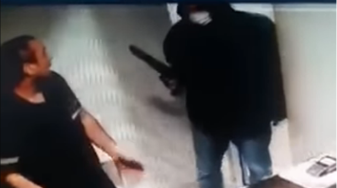 SOCAR-ın yanacaqdoldurma məntəqəsinə silahlı hücum edildi  - VİDEO