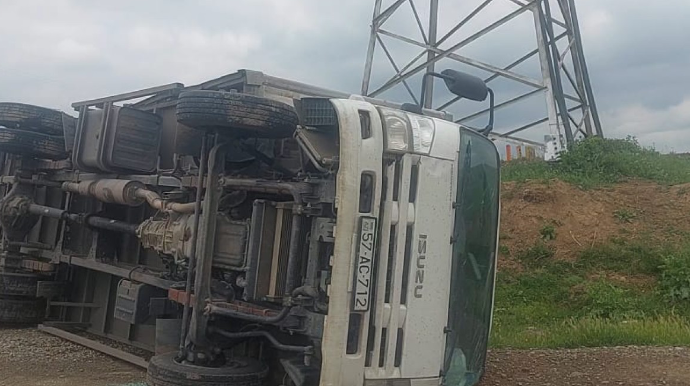 Ağstafada iki yük maşını toqquşdu - FOTO