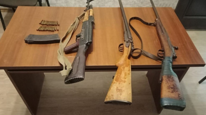 Polis qanunsuz saxlanılan silah-sursatı aşkarladı