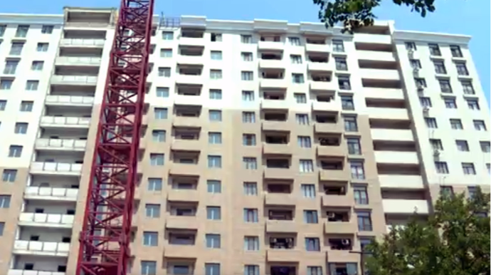 Bakıda MTK-nın sakinləri evlərindən zorla çıxarmaq istədiyi iddia edilir - VİDEO 