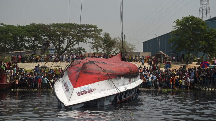 Qayıqların toqquşması zamanı 20 nəfər ölüb, 50 nəfər itkin düşüb