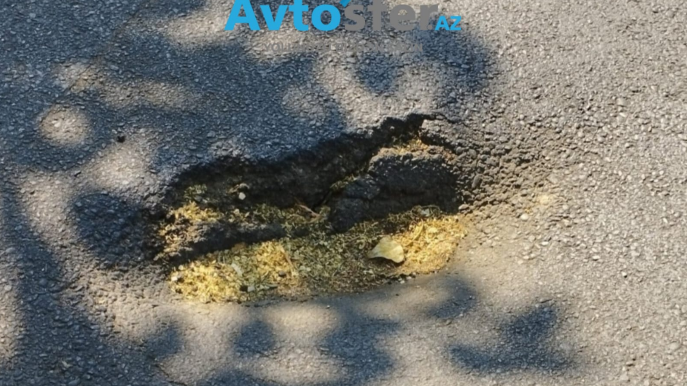 Bakının mərkəzində yol çökür; aidiyyəti qurumlar nəyi gözləyir? - FOTO