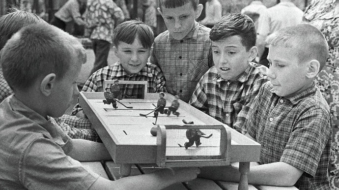 Sovet yeniyetmələri müasir yaşıdlarından nə ilə fərqlənir? – ARAŞDIRMA 