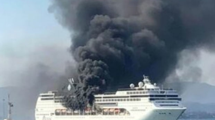 Yunanıstan sularında göyərtəsində 237 nəfərin olduğu gəmi yanıb