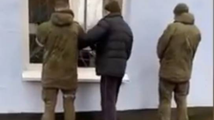 Azərbaycanlı deputat 2 rus əsgərini əsir götürdü - ANBAAN ŞOK VİDEO 