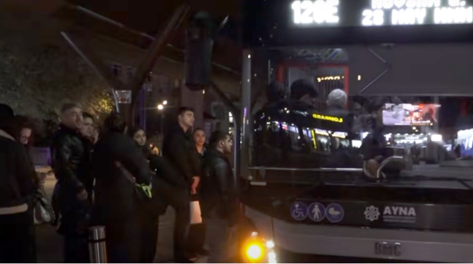 "Bir manat veririk, ayaq üstə gedirik" - Sərnişinlərdən şikayət - VİDEO 