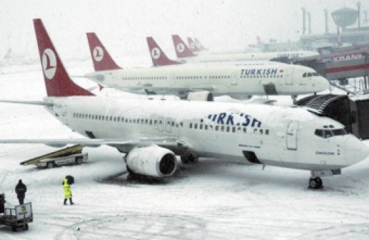 Əlverişsiz hava şəraiti İstanbul-Bakı aviareyslərini yubadır