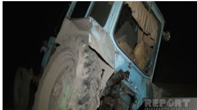 Yevlaxda minik avtomobili traktorla toqquşdu: xəsarət alanlar var   - FOTO