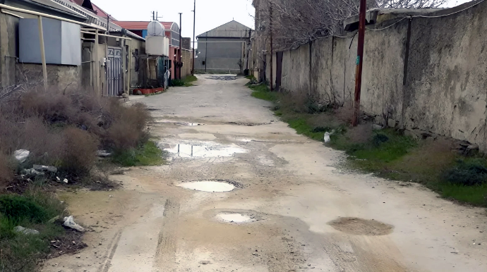 Деньги прикарманили, а дорогу так и не построили - Жители бакинского поселка -  ВИДЕО 