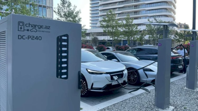 Pula qənaət üçün faciə riski yaradan elektromobil sahibləri - VİDEO 