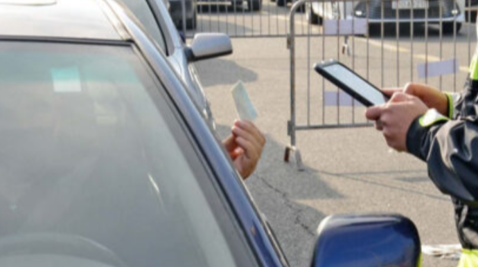 Millinin üzvü sərxoş vəziyyətdə avtomobil idarə etdi - Polis saxlayıb cərimələdi - FOTO