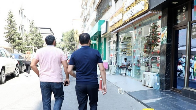 Polis mülki geyimdə gözəllik salonlarında reyd keçirib  - VİDEO - FOTO