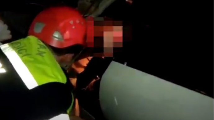 “Kamaz”la toqquşan “BMW”nin sürücüsü belə xilas edildi - VIDEO 