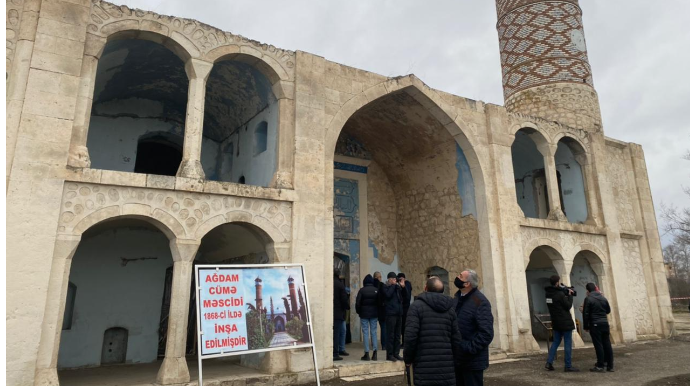 Media və QHT rəhbərləri Ağdam Dram Teatrında olublar, məscidi ziyarət ediblər  - FOTO - VİDEO