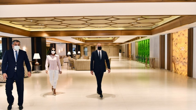 İlham Əliyev “Gülüstan” sarayında yenidənqurma işləri ilə tanış olub  - FOTO